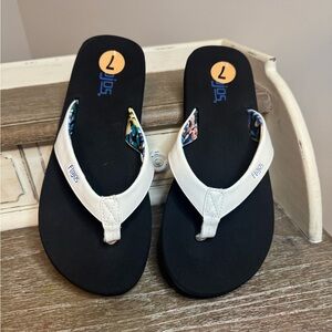 Flojos Black and White Flip Flops